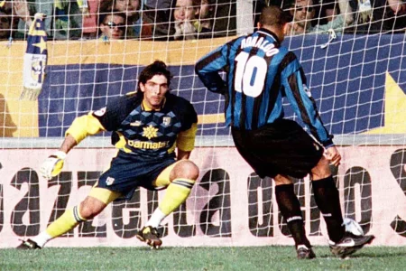 Gianluigi Buffon sugeriu que o gol fosse maior para facilitar a marcação dos atacantes